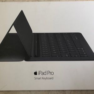 Apple iPad Pro 10.5 Smart Keyboard Cover